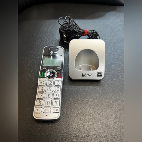 AT&T CL83464 DECT 6.0 Cordless Call ID Announce Phone System w/ 3 Handsets - Picture 12 of 14